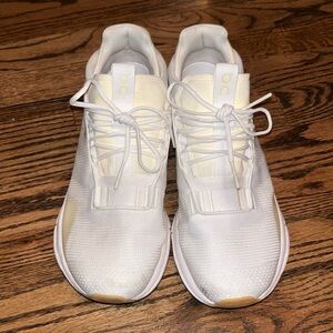 On Cloudnova Undyed